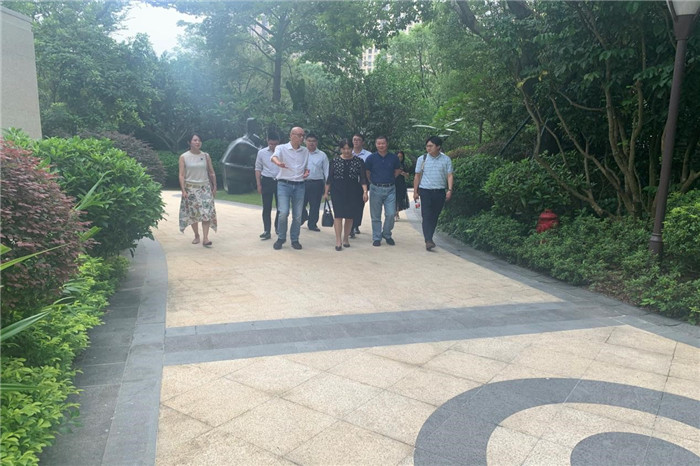 華商銀行總行領導蒞臨考察泰豐地產2.jpg